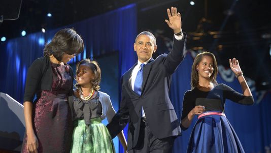 Barack Obama, accompagné de sa famille, s'est exprimé devant ses partisans. [Shwan Thew - Keystone]