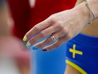 La Suédoise Emma Green-Tregaro a affiché son soutien au mouvement gay et lesbien en peignant ses ongles aux couleurs du drapeau de l'arc-en-ciel lors des mondiaux de Moscou. [Erik Martensson - EPA/Keystone]
