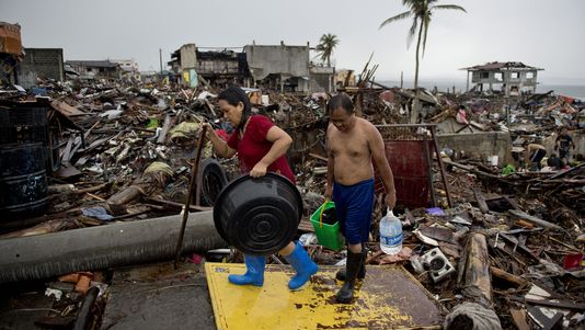 Image prise le 22 novembre de Tacloban, l'une des villes les plus marquées par le Tyhpon. [ODD ANDERSEN - AFP]