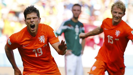 EntrÃ© en jeu Ã  la 76e, Huntelaar a transformÃ© le penalty qui envoie els Pays-Bas en quarts de finale. [Dominic Ebenbichler - Reuters]