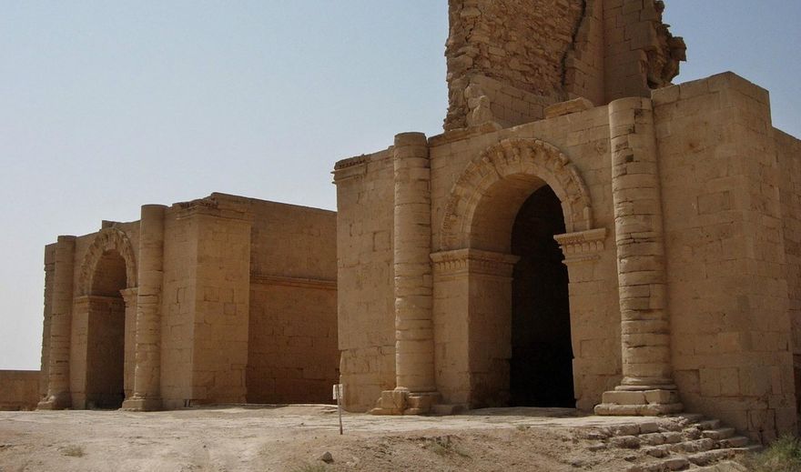 Deux temples de Hatra photographiÃ©s en 2005.