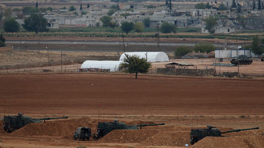 Des canons turcs placés à la frontière avec la Syrie.