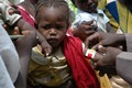 Dépistage des cas de malnutrition dans le village de Dungas, au sud du Niger. [Guillaume Arbex - RTS]