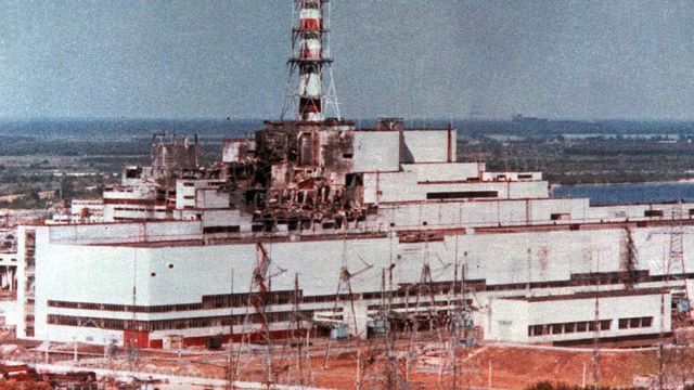 Le 26 avril 1986 à 01H23, le réacteur numéro 4 de la centrale de Tchernobyl explose au cours d'un test de sécurité à la suite d'erreurs de manipulation. [Tass - Keystone]