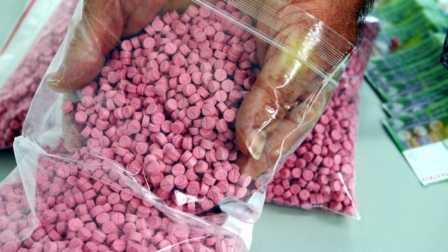 Les pilules d'ecstasy arrivent en Suisse par colis de dizaines de milliers de pièces. 
marius born
keystone [marius born - Fotolia]