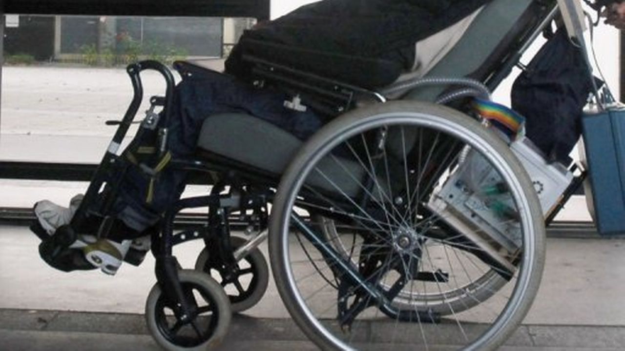 Un handicapé dans un fauteuil [AFP]