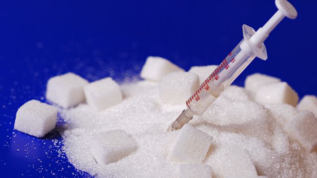 L'injection d'insuline, permet aux diabétiques de réguler leur taux de glucose (sucre simple) dans le sang (glycémie). [Zsolt Biczó]