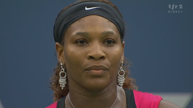 Tennis / US Open (finale dames): Serena Williams (USA) - Samantha Stosur (AUS). Les cris d'orfraie ne plaisent pas à l'arbitre qui pénalise Serena Williams. Et Samatha Stosur fait le break d'entrée de 2e manche