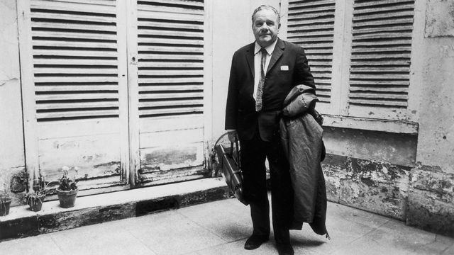 Lawrence Durrell à la fin des années 1970 à Paris. [Jean-Pierre Couderc - ROGER-VIOLLET/AFP]