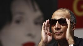 Abbas Kiarostami présente "Like someone in love". [Jeon Heon-Kyun - Keystone]