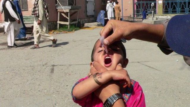 Campagne de vaccination contre la polio à Jalalabad, en Afghanistan, en avril 2012 [AFP]
