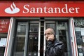 La banque Santander, deuxième établissement du pays, voit sa note abaissée de deux crans avec perspectives négatives. [Andy Rain - EPA]