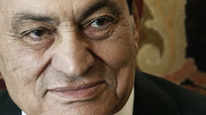 Hosni Moubarak est plongé dans le coma après une attaque cérébrale. Retour sur les grandes étapes de la vie de l'ex-président du pays. [Amr Nabil - Keystone]