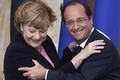 Angela Merkel et François Hollande ont tenu des propos rassurants sur l'euro au terme d'un entretien téléphonique. [AFP]
