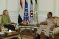 Hillary Clinton a rencontré des généraux de l'armée, opposée au président élu Mohamed Morsi. [U.S Embassy Media Office - REUTERS]