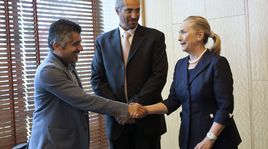 La sécrétaire d'Etat américaine Hillary Clinton a rencontré des activistes syriens à Istamboul. [Jacquelyn Martin - Keystone]