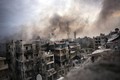 Des dizaines de personnes auraient été tuées dans une série d'attentats-suicide dans le centre d'Alep. [Maysun - EPA/Keystone]