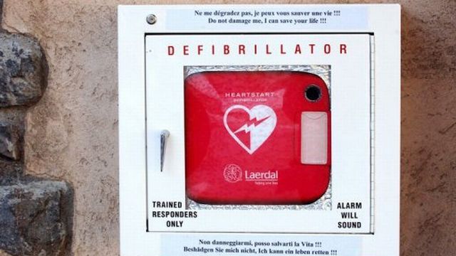Un défibrillateur, appareil portable qui délivre un choc électrique si nécessaire [AFP]