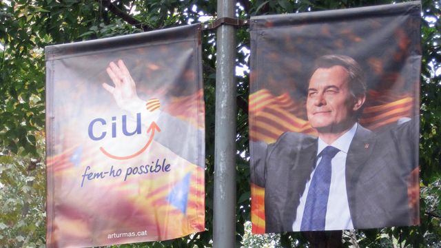 Une affiche du candidat nationaliste Artur Mas: un Messie pour la Catalogne? [Valérie Demon - RTS]
