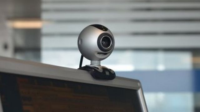 Un ordinateur avec une webcam [AFP]