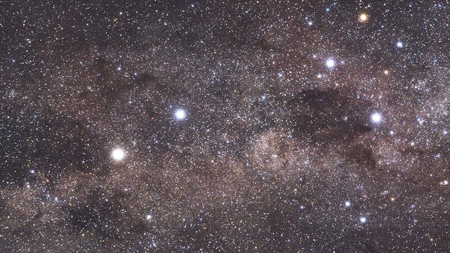 Alpha Centauri / Les constellations de la Croix du Sud et du Centaure. Alpha Centauri est l’étoile brillante située à gauche de l’image.  [S. Brunier - ESO]