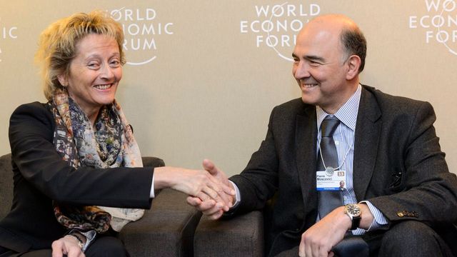 La conseillère fédérale Eveline Widmer-Schlumpf a rencontré le ministre français des Finances et de l'Economie Pierre Moscovici au WEF à Davos. [Laurent Gillieron - Keystone]