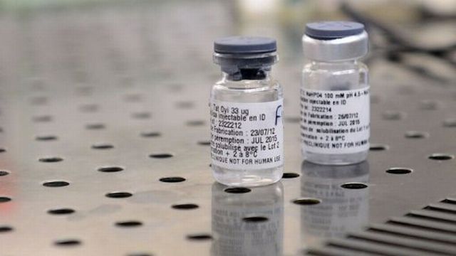 Des tubes contenant des vaccins en test contre le sida, le 29 janvier 2013 à Marseille [AFP]