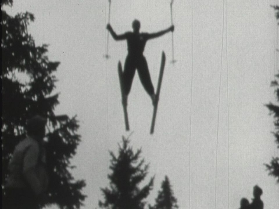Les skieurs s'amusent en 1954. [RTS]