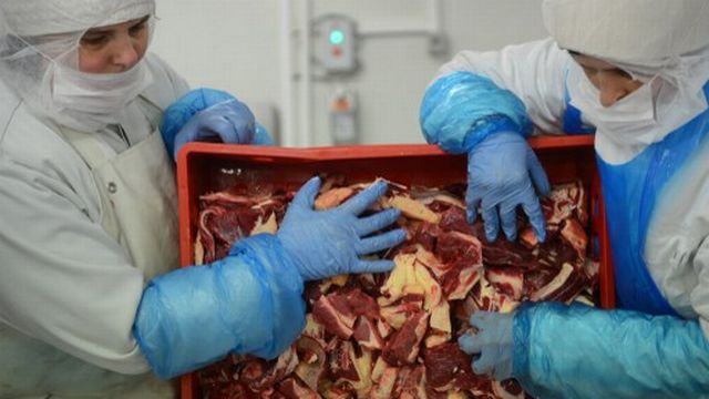 Le scandale de la  viande de cheval a gagné les Pays-Bas vendredi alors que l'UE a décidé de procéder à plus de 2000 tests. [DANIEL MIHAILESCU  - Keystone]