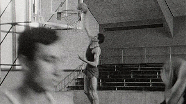 Un entraînement de basket en 1966. [RTS]