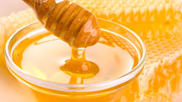 Le miel peut avoir une multitude de couleurs, de consistances, de goûts, et d'origines. [Ovidiu Iordachi  - Fotolia]