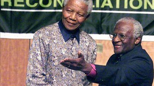 Nelson Mandela et Desmond Tutu en 1998. [Reuters]
