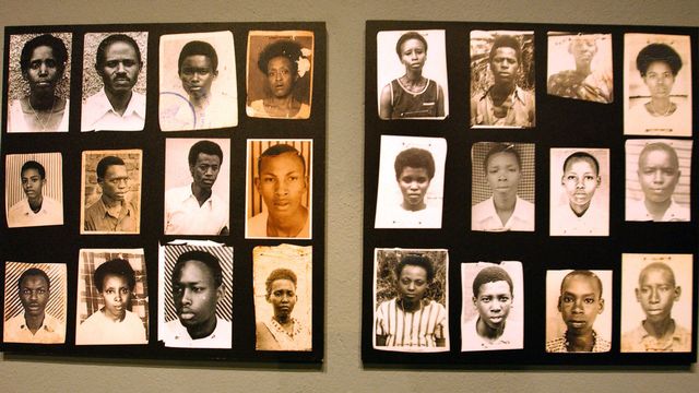 Des photographies de victimes du génocide rwandais dans le mémorial de Kigali. [Wolfgang Langenstrassen  - DPA/AFP]