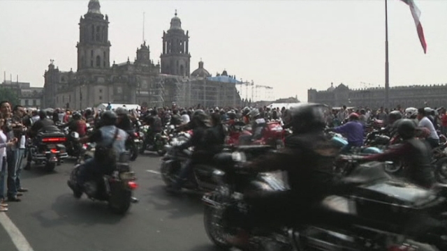 Des milliers de Harley-Davidson à Mexico [RTS]