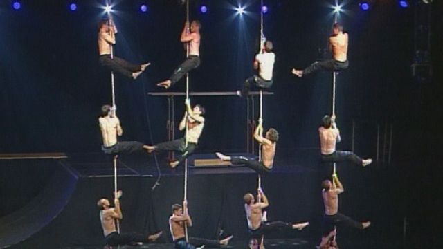 Spectacle de la Fête fédérale de gymnastique à Bâle en 2002. [RTS]