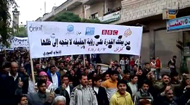 La ville de Kasr Nabl a été à l'avant-garde des manifestations contre le régime syrien (ici, en mai 2011). [YouTube/AFP - AFP]