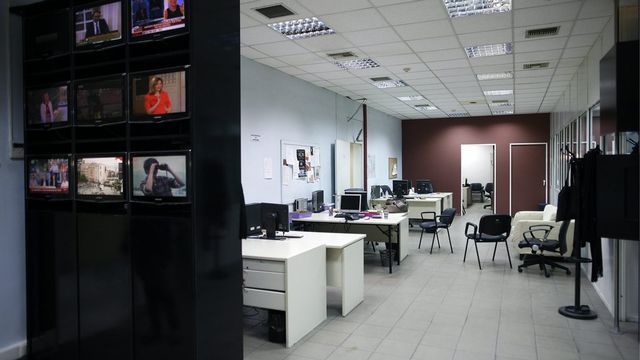 Les journalistes sont en grève en Grèce après la fermeture des bureaux de la chaîne ERT. [EPA/Alkis Konstantinidis - Keystone]