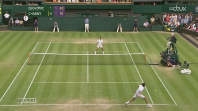 Tennis - Wimbledon: le Serbe Novak Djokovic confirme son statut de favori en dominant le Français Jérémy Chardy (6-3, 6-2, 6-2) au 3ème tour [RTS]