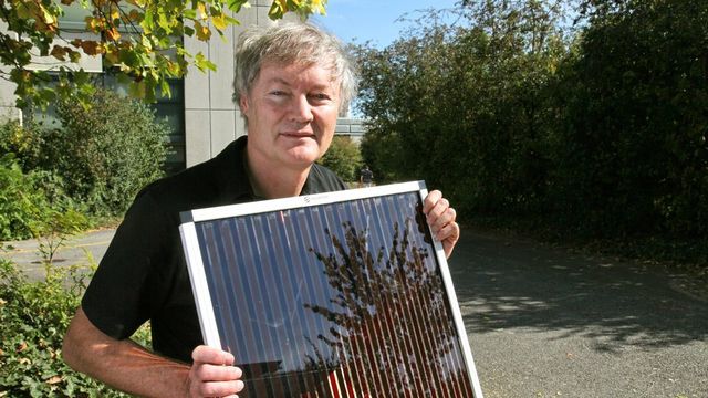Les cellules solaires de l'EPL ont été conçues par le chercheur Michael Grätzel. [EPA/Technology Academy/HO - Keystone]