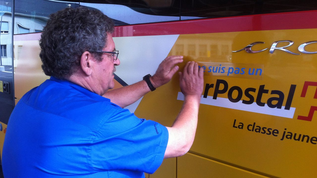 "Je ne suis pas un Car Postal", la manifestation des conducteurs contre les inégalités salariales. [Claude Défago - RTS]