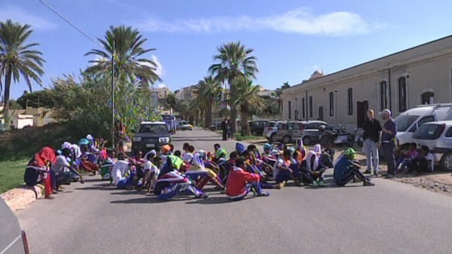 Marche de protestation des immigrés de Lampedusa [RTS]