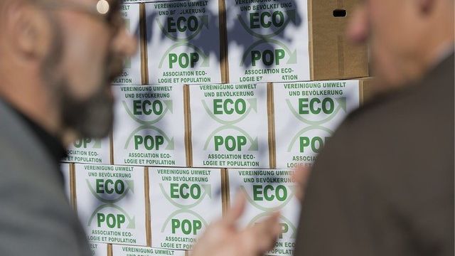 Le Conseil fédéral recommande au Parlement de rejeter l'initiative Ecopop sans contre-projet. [Marcel Bieri - Keystone]