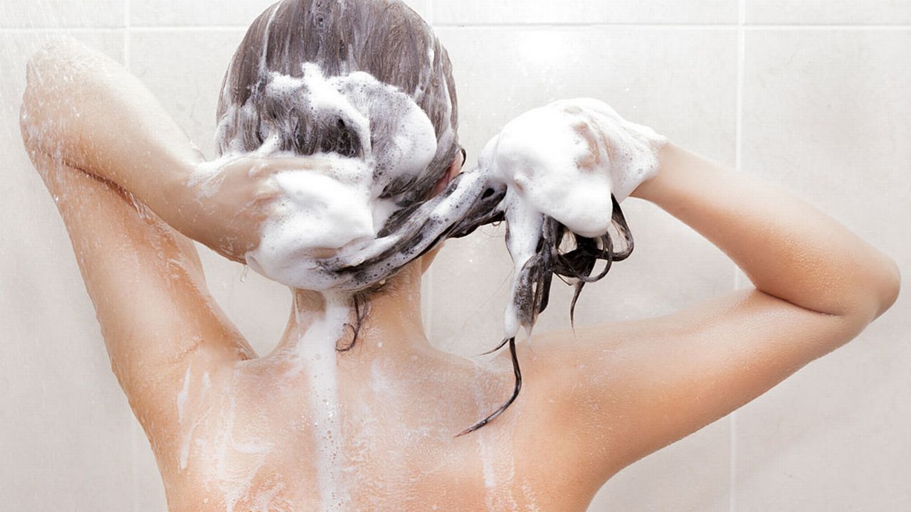 A quelle fréquence faudrait-il se laver les cheveux? [esp2k - Fotolia]