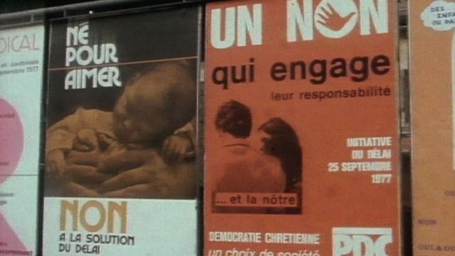 Affiches avant votation sur l'avortement en 1977. [RTS]
