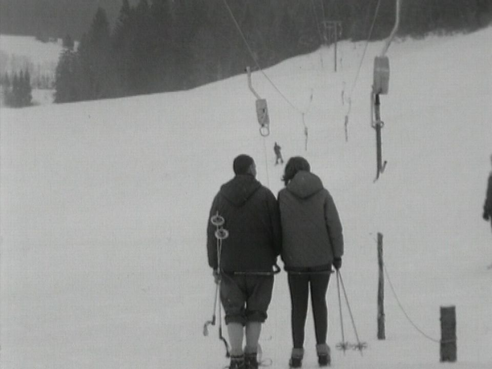 Le téléski de Sur le Vau dans le Val-de-Travers en 1965. [RTS]