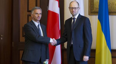 Didier Burkhalter, président de l'OSCE, et Arseni Iatseniouk, Premier ministre ukrainien. [Peter Klaunzer - Keystone]