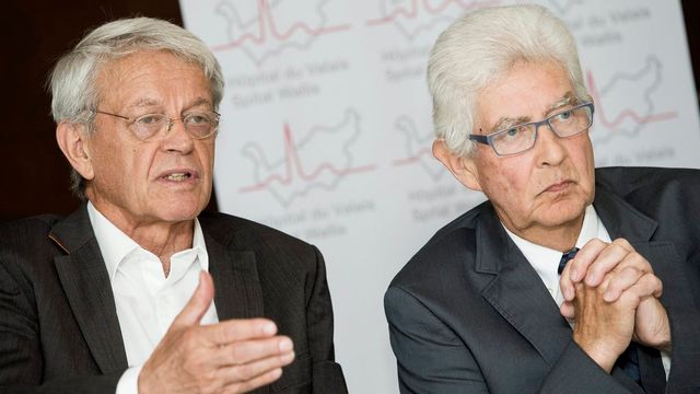 Charles Kleiber (à gauche) sera remplacé par Hildebrand de Riedmatten. [Jean-Christophe Bott - Keystone]