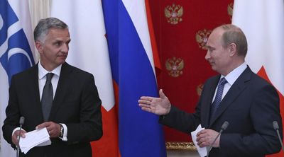 Didier Burkhalter (gauche) a rencontré mercredi Vladimir Poutine. [EPA/Sergei Karpukhin - Keystone]