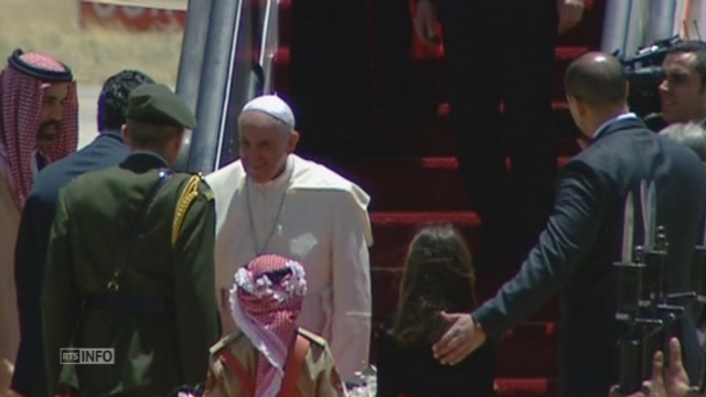 L'arrivée du pape en Jordanie pour son premier voyage en Terre sainte [RTS]