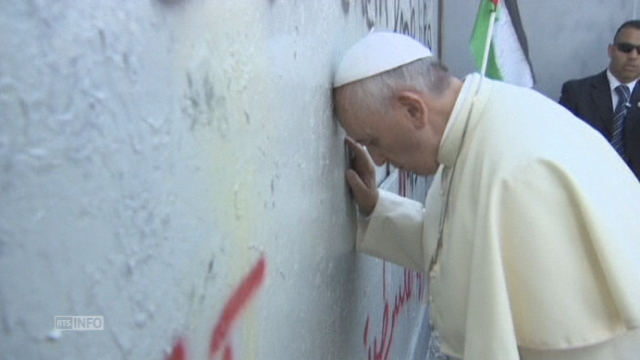 Le pape François devant le mur israélien [RTS]